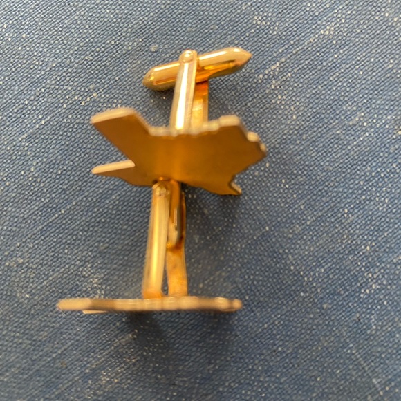 Gold Toned Texas Cuff Links - Picture 3 of 3